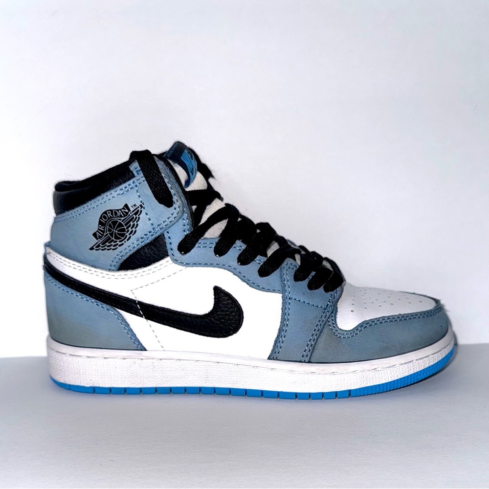 Air Jordan 1 Retro High OG “University Blue” (Model: 555088-134) Kids Size 4y - Picture 1 of 12